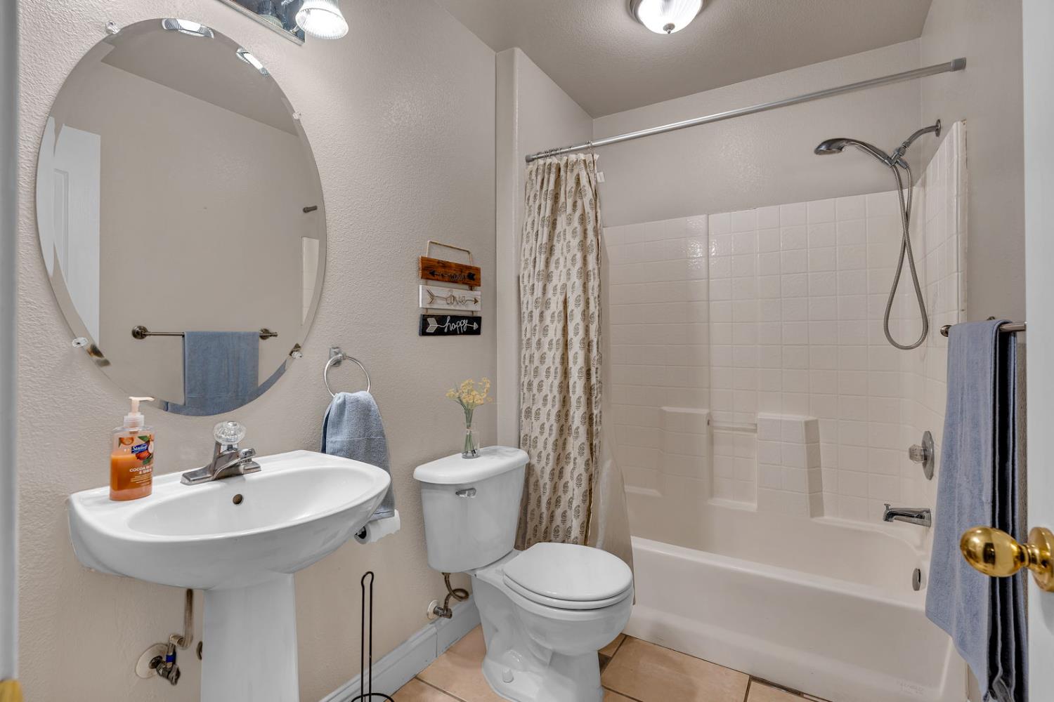 Los Banos, California 93635, United States, 4 Bedrooms Bedrooms, ,3 BathroomsBathrooms,Residential,Active,244294