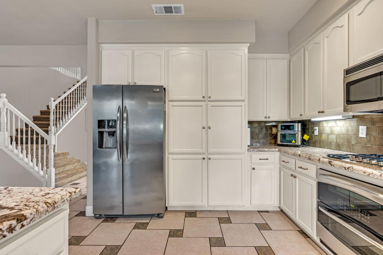 Los Banos, California 93635, United States, 4 Bedrooms Bedrooms, ,3 BathroomsBathrooms,Residential,Active,244294