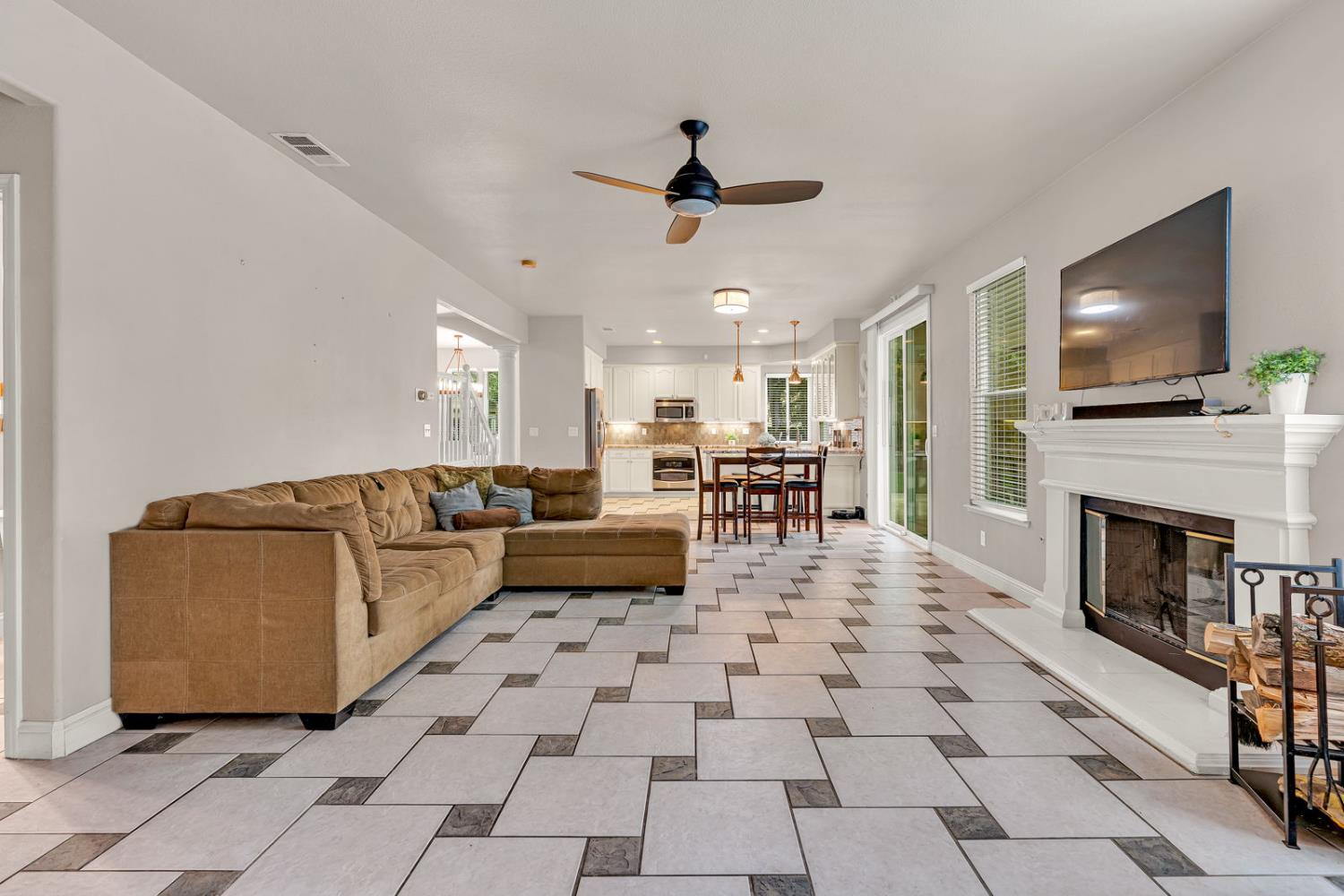 Los Banos, California 93635, United States, 4 Bedrooms Bedrooms, ,3 BathroomsBathrooms,Residential,Active,244294