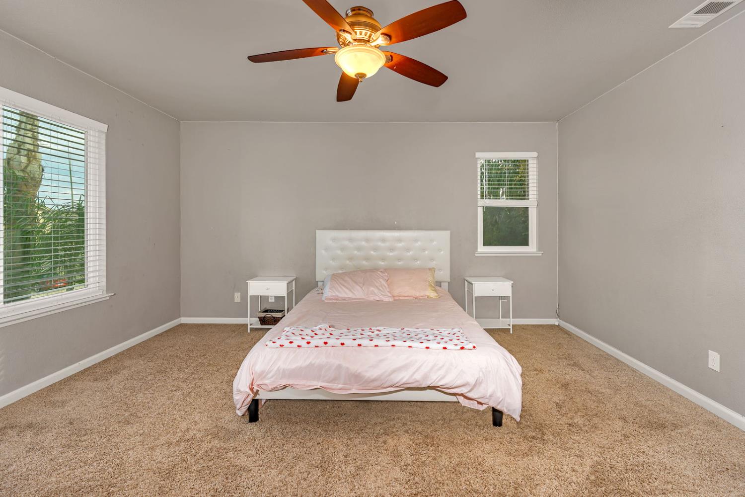 Los Banos, California 93635, United States, 4 Bedrooms Bedrooms, ,3 BathroomsBathrooms,Residential,Active,244294