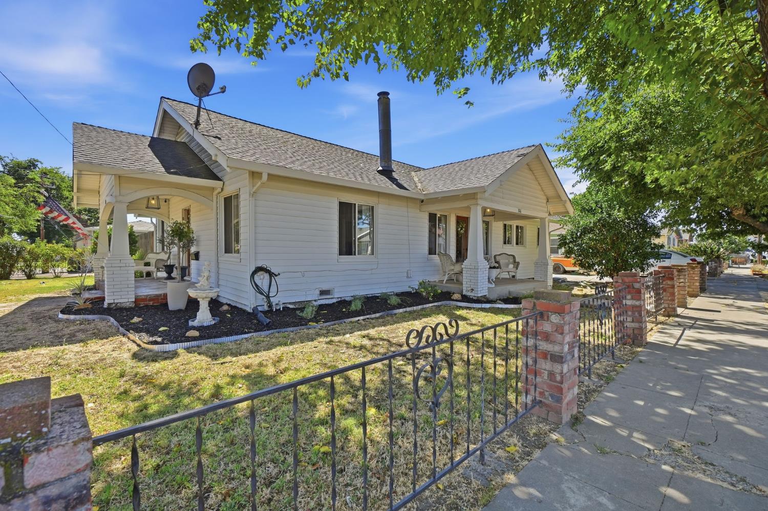 326 W 9th Street