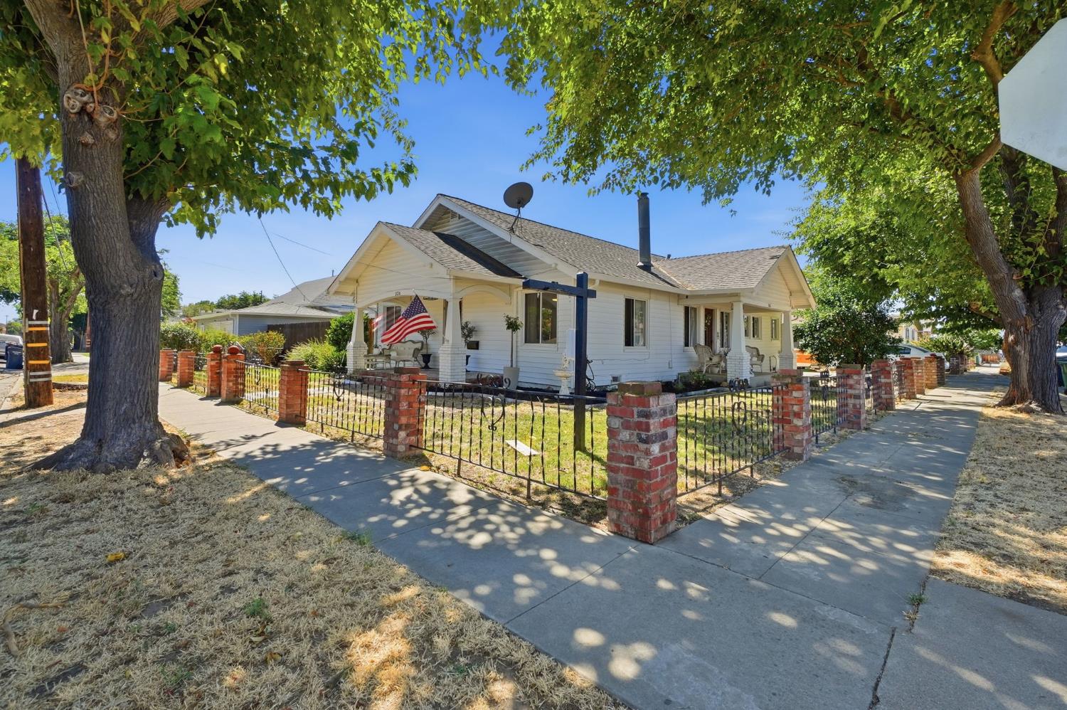 326 W 9th Street
