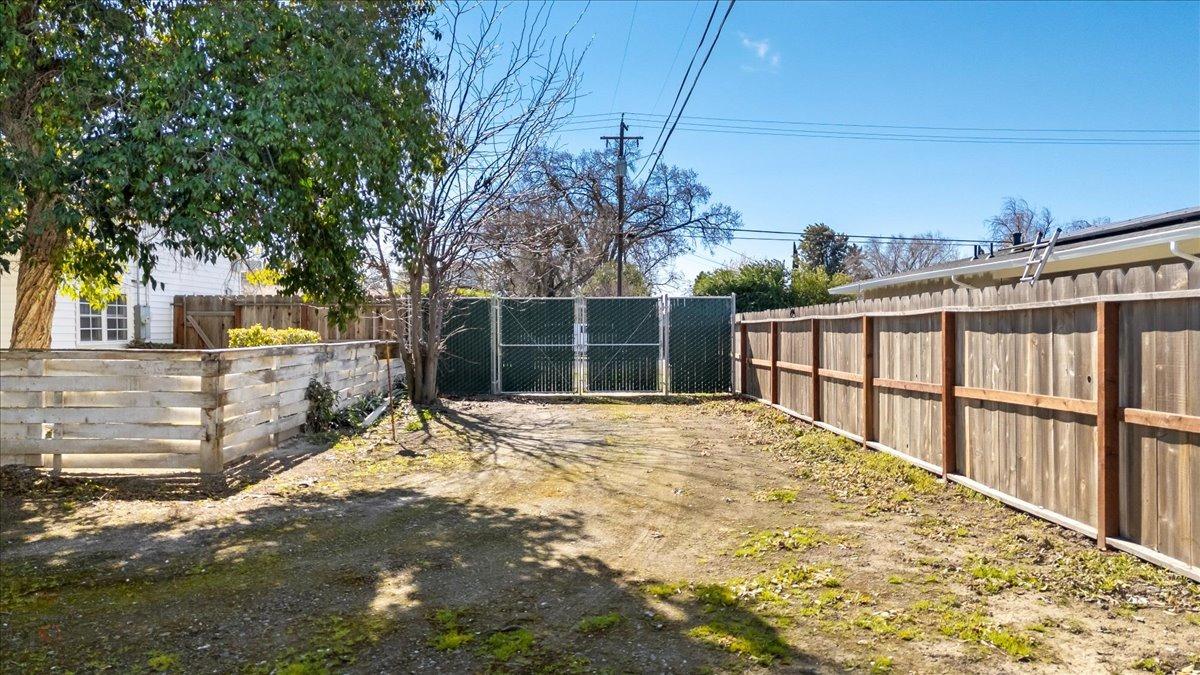 Los Banos, California 93635, United States, 2 Bedrooms Bedrooms, ,1 BathroomBathrooms,Residential,Pending,891