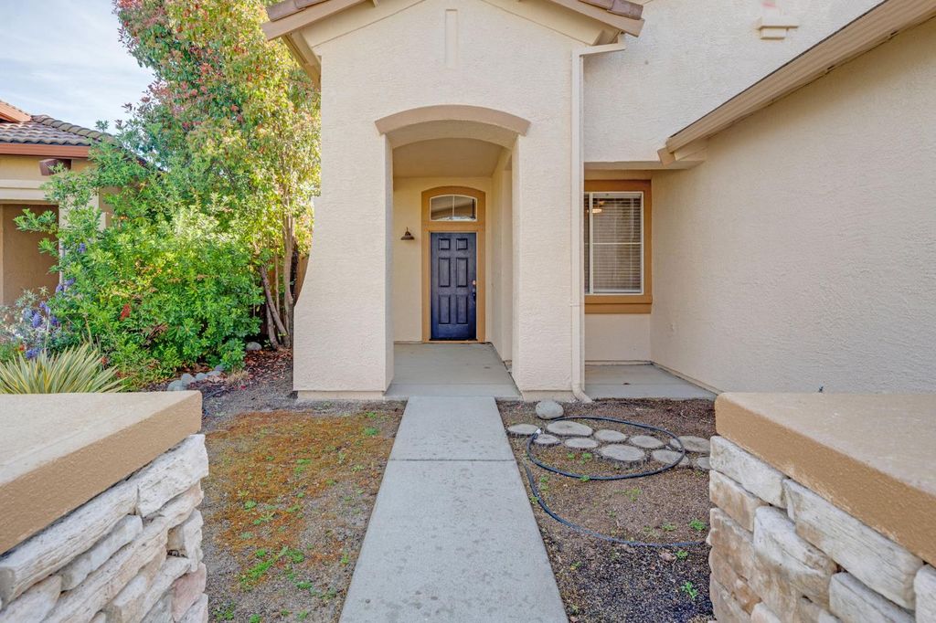 Photo of 208 Fremantle Court, Roseville, CA 95747 (MLS # 226027216)