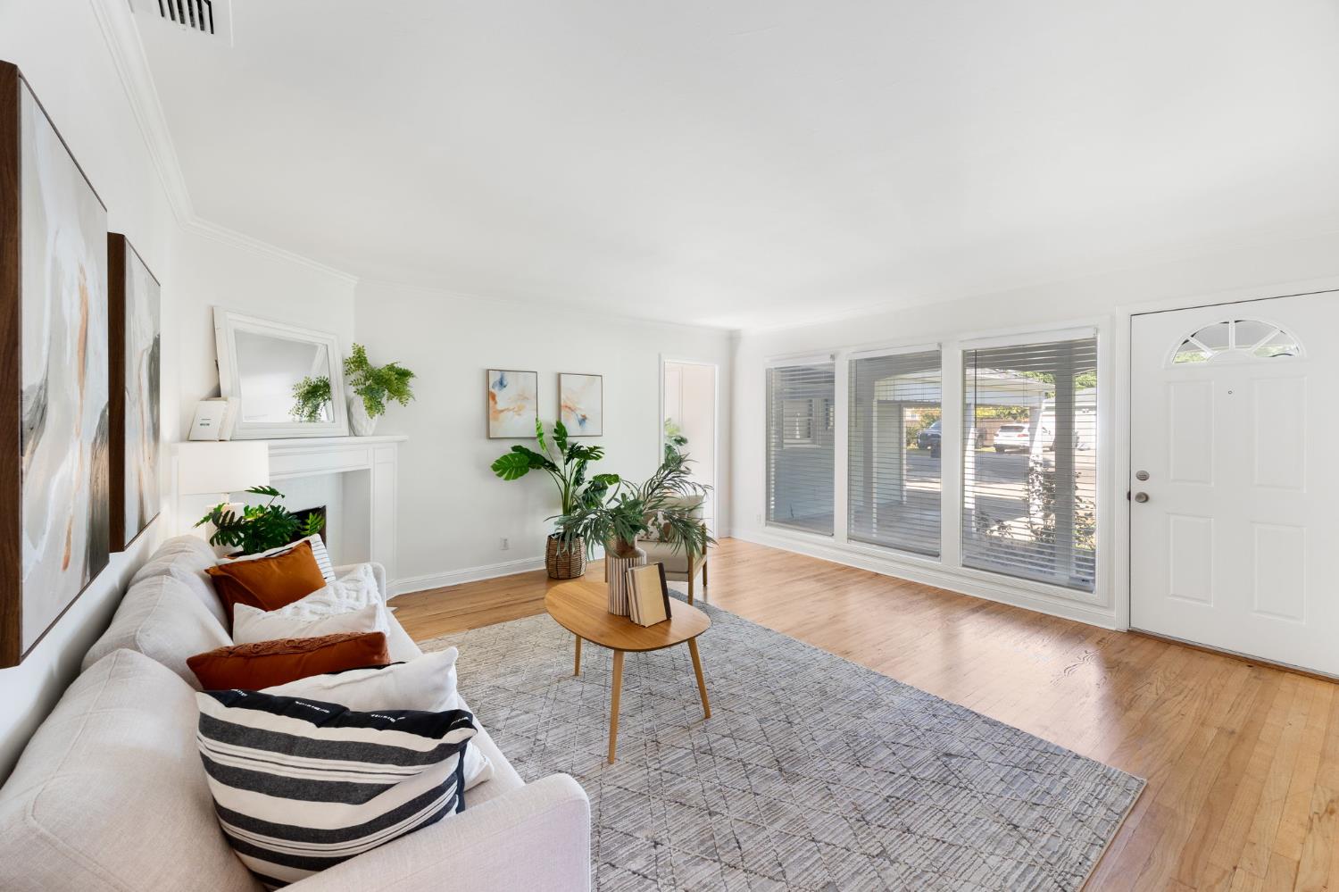 2821 La Paz Way