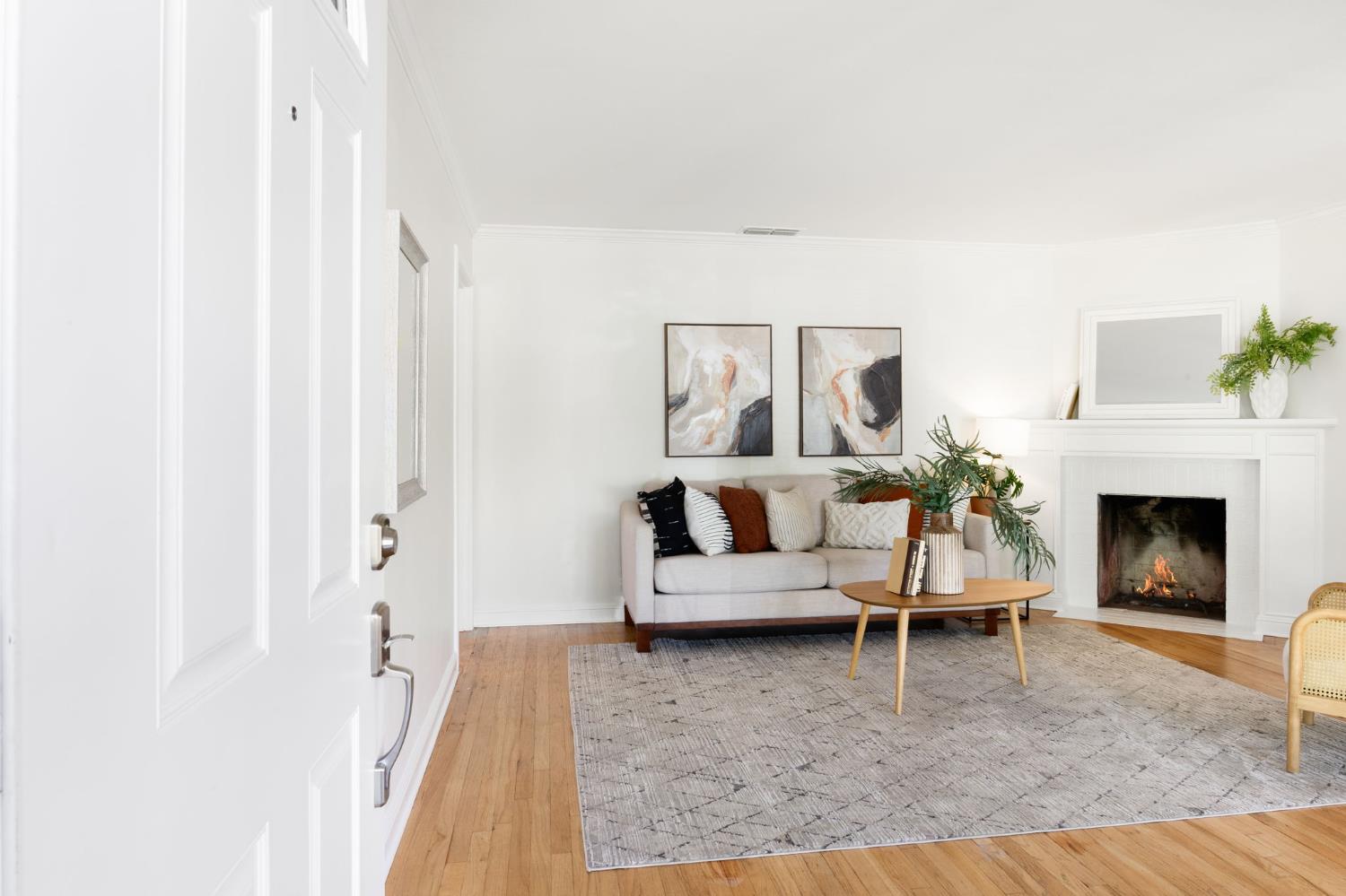 2821 La Paz Way