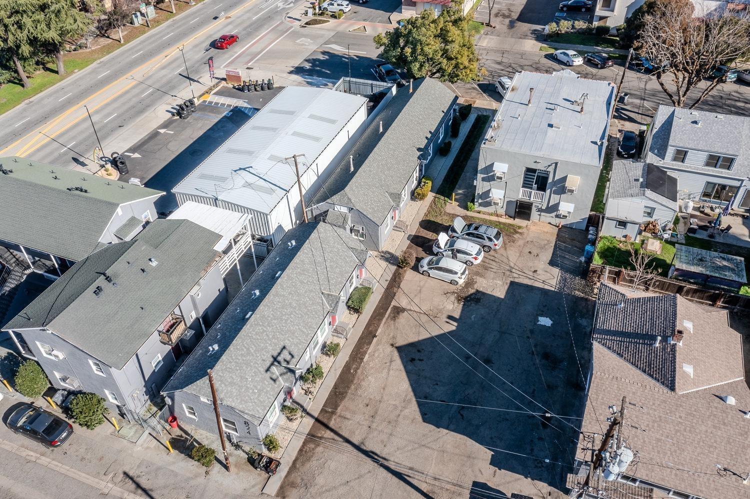 819 Oak Street