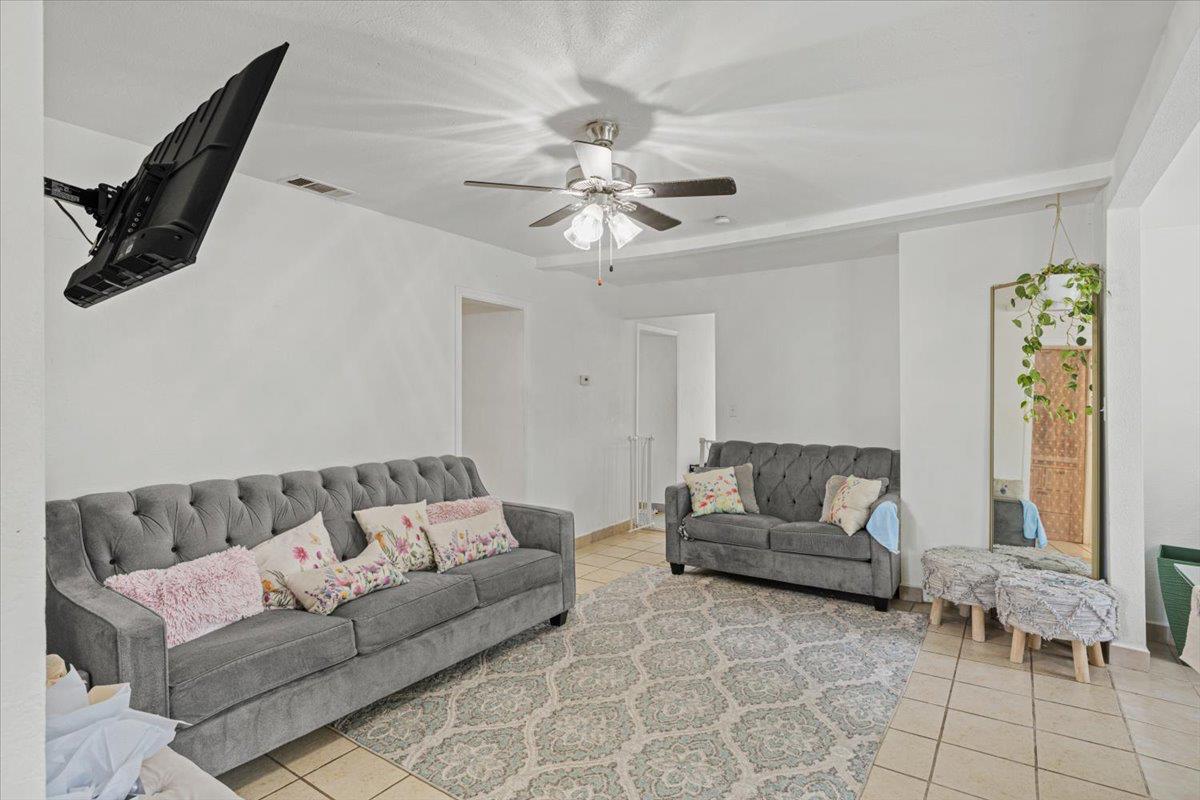 525 Water Street 5C956