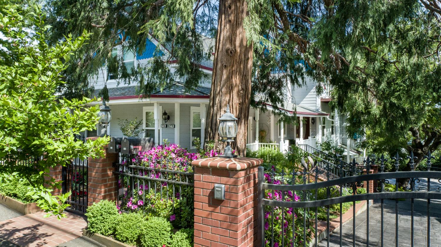 274 Huntley Avenue