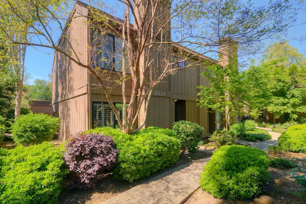 Photo of 2274 Sierra Blvd #H, Sacramento, CA 95825 (MLS # 226030990)