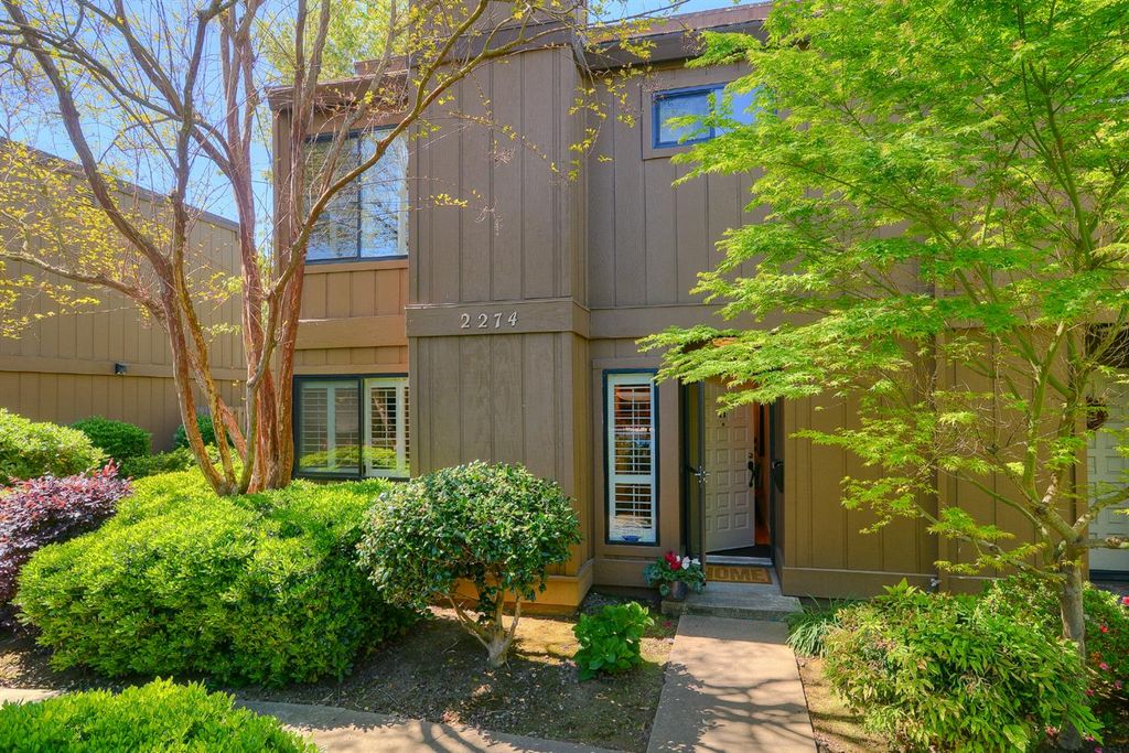 Photo of 2274 Sierra Blvd #H, Sacramento, CA 95825 (MLS # 226030990)