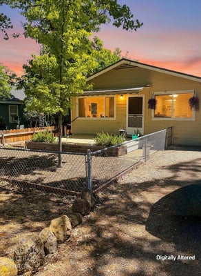 161 S 13TH ST, MONTAGUE, CA 96064 - Image 68eefd6f7260b5fc3b9d6cbb7cee6b5f/1248924031