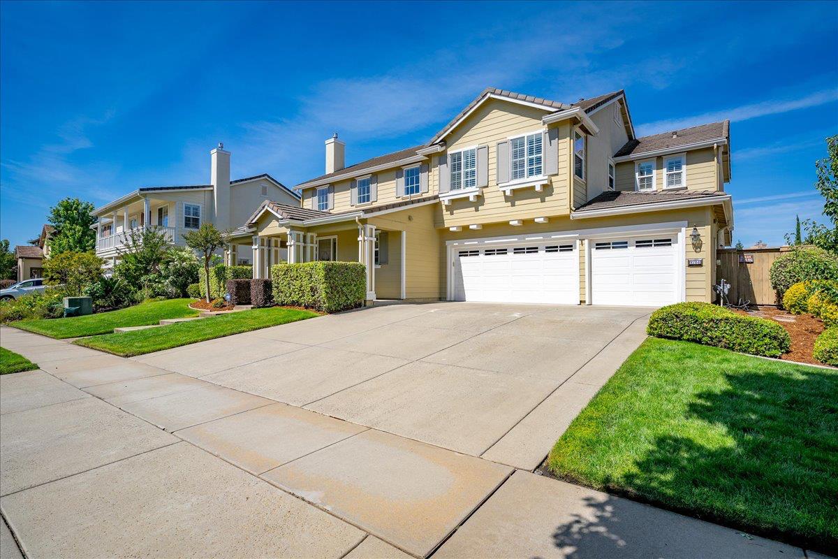 8704 Tapaderas Loop