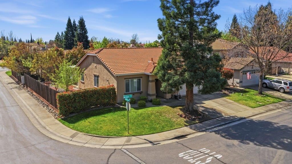 Photo of 939 mcguire Court, Folsom, CA 95630 (MLS # 226031252)