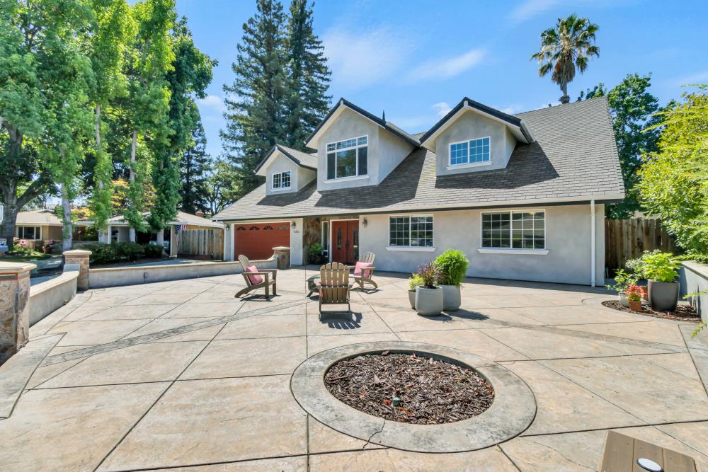 8252 Mercer Way