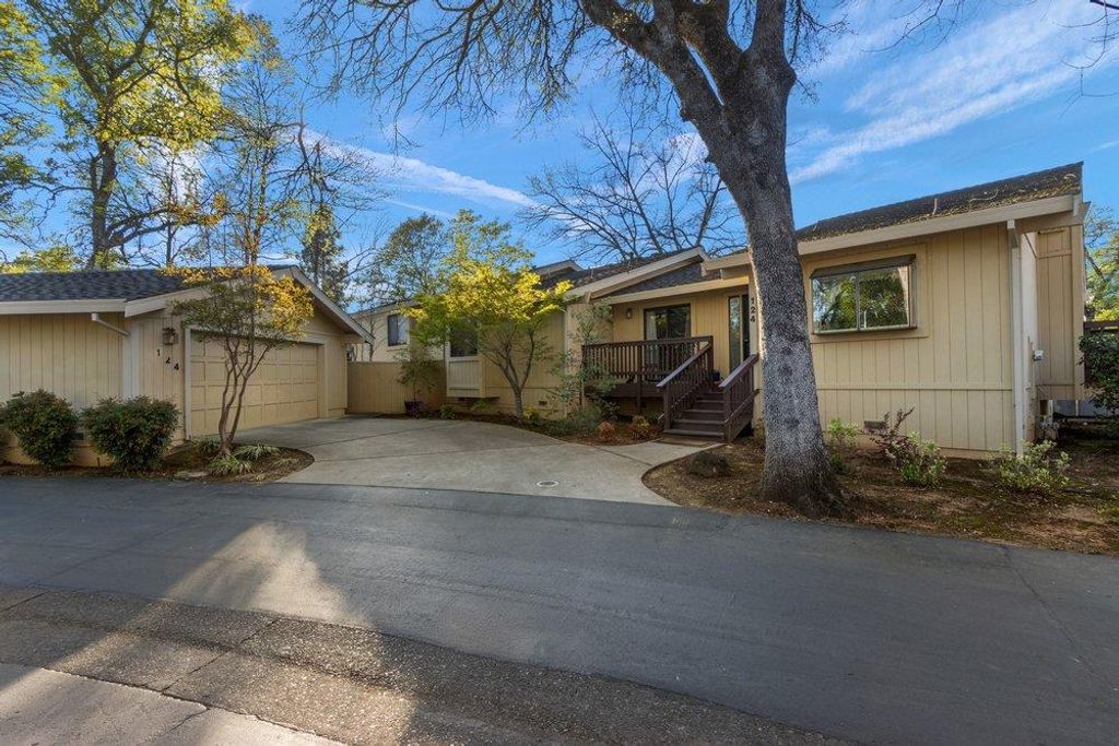 Photo of 124 Winding Canyon Lane, Folsom, CA 95630 (MLS # 226032383)