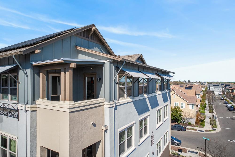 1661 Spring Street 443