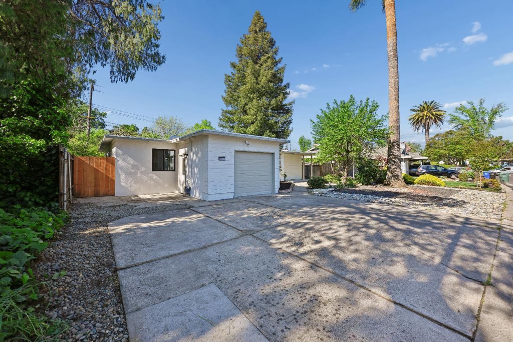 Photo of 2378 Hernando Road, Sacramento, CA 95825 (MLS # 226034888)