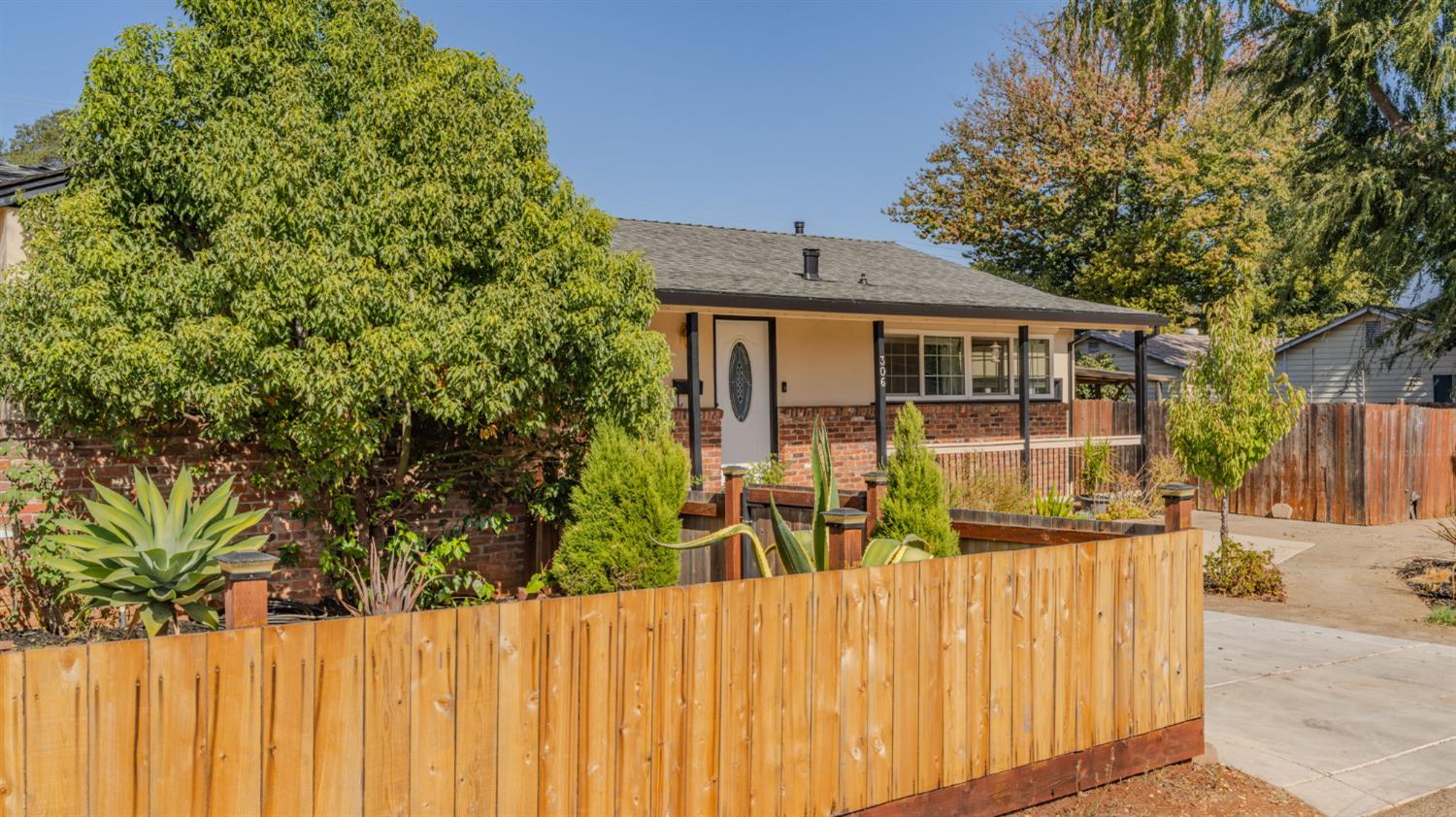 306 Dean Way