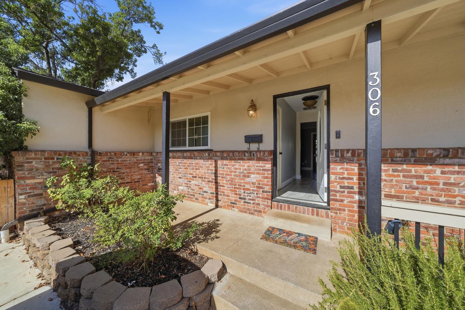 306 Dean Way