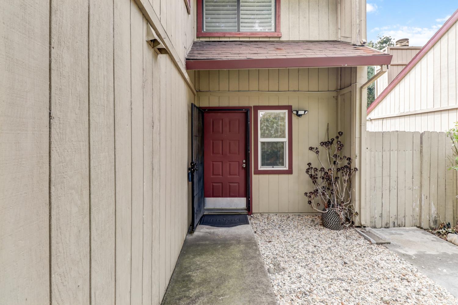 2716 Independence