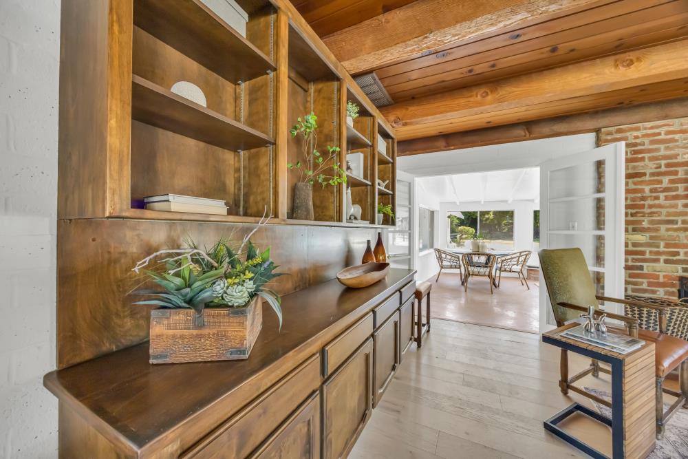 2710 Creekside Lane