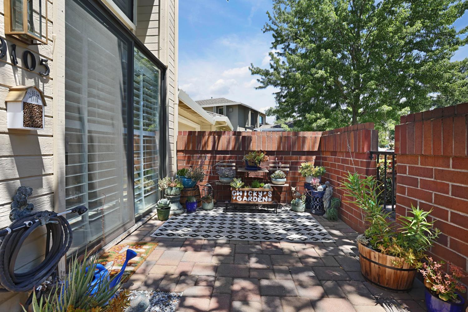 9105 Westcliff Lane
