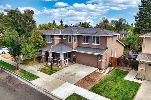 579 Almondcrest Street Oakdale CA 95361
