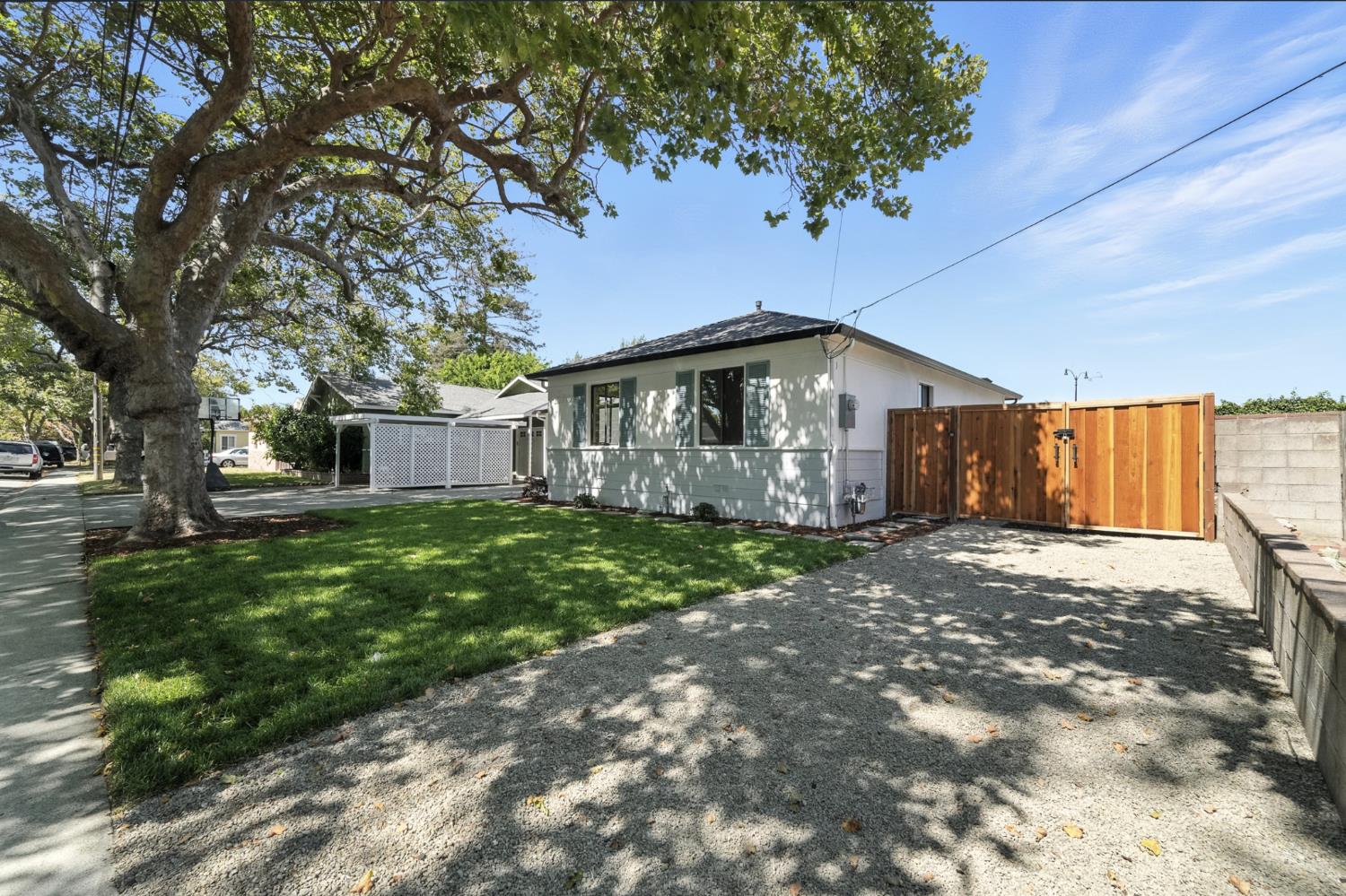 15746 Paseo Largavista