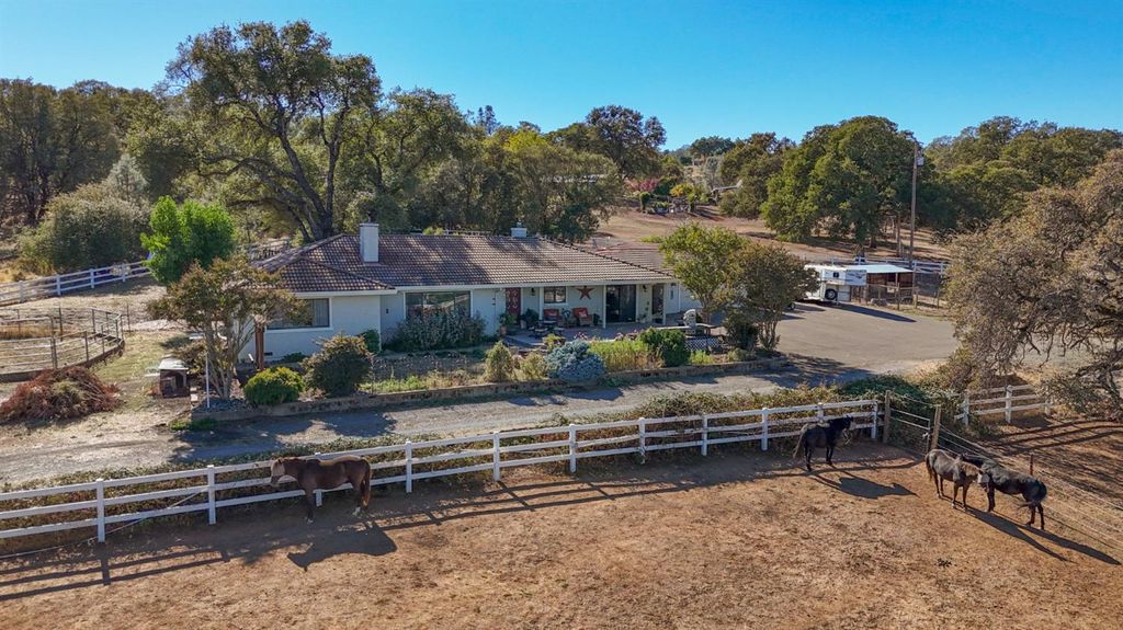 Photo of 4770 Pedro Hill Road, Pilot Hill, CA 95664 (MLS # 226005759)