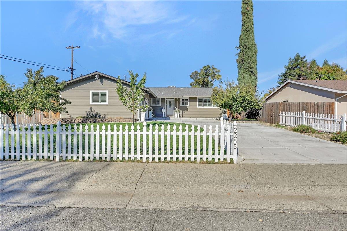 2255 El Manto Drive