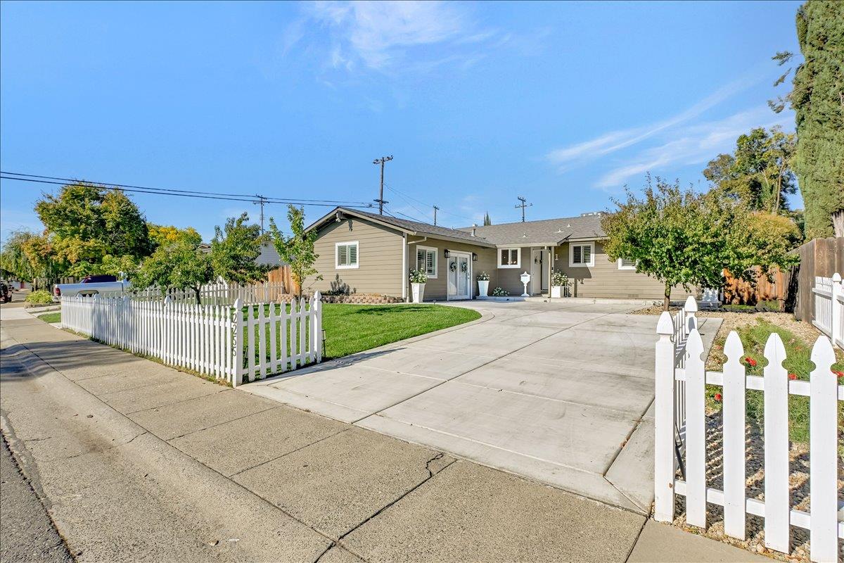 2255 El Manto Drive