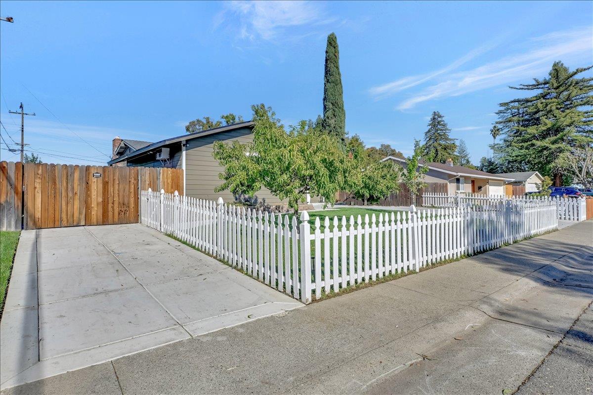 2255 El Manto Drive