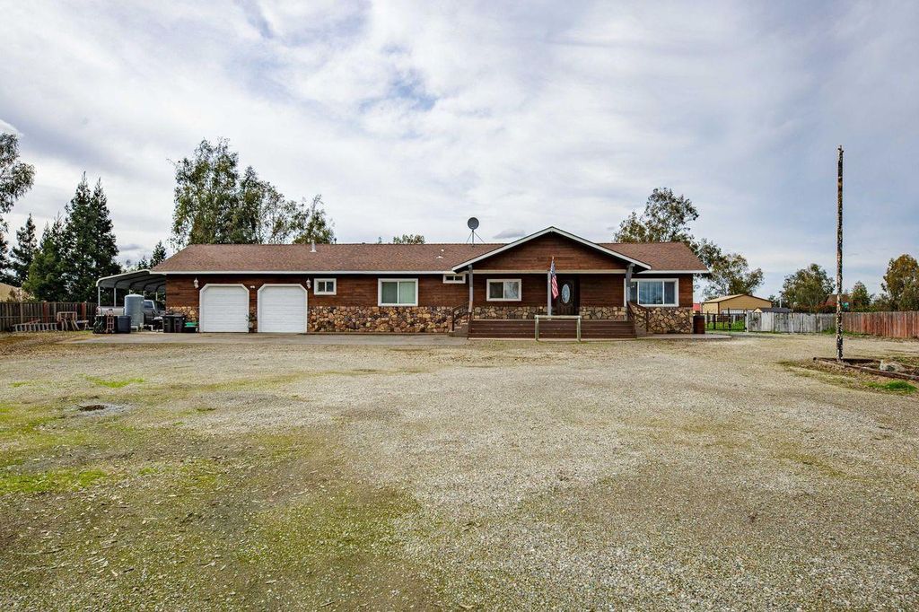 Photo of 537 S Meza Court, Linden, CA 95236 (MLS # 226020450)