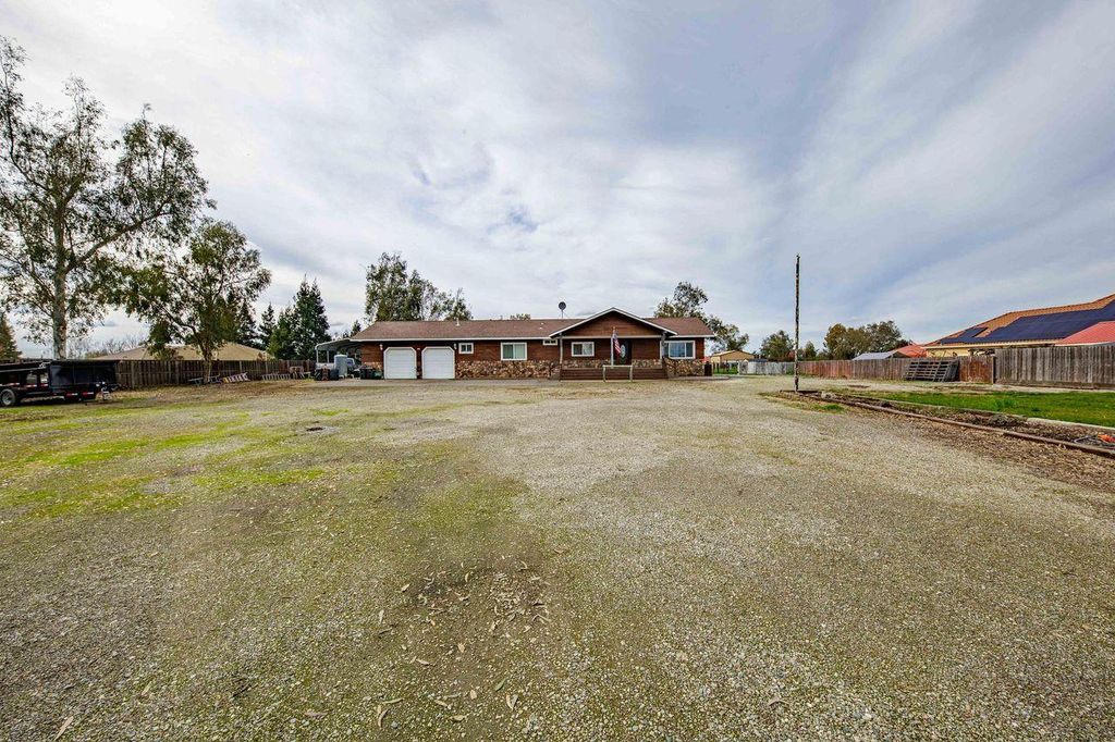 Photo of 537 S Meza Court, Linden, CA 95236 (MLS # 226020450)