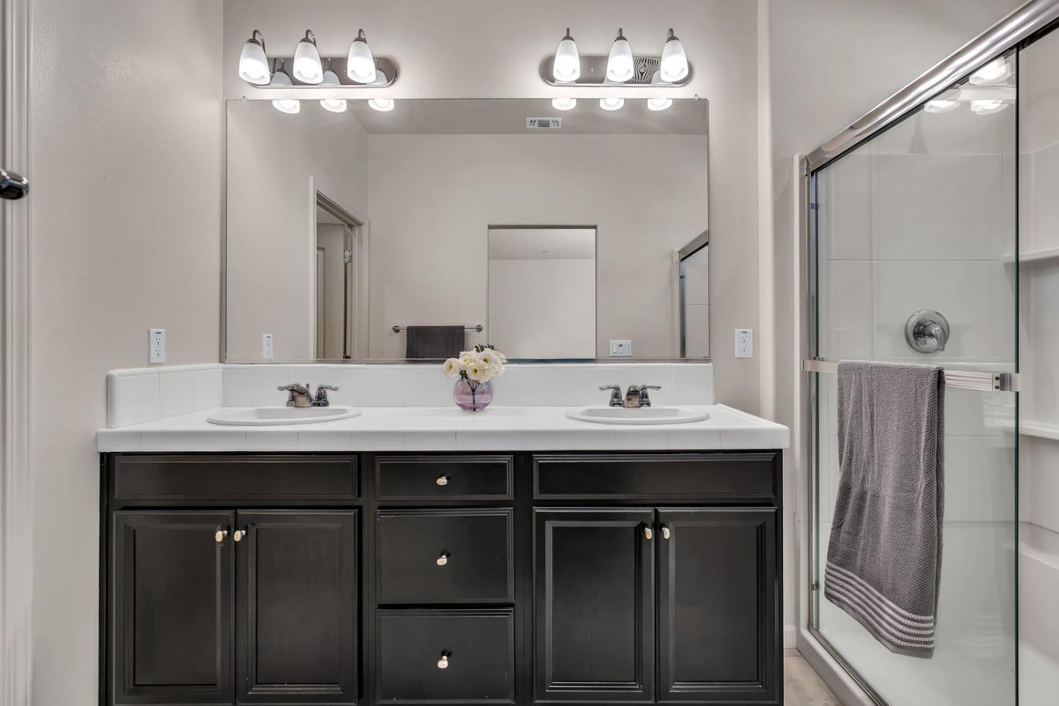 Los Banos, California 93635, United States, 2 Bedrooms Bedrooms, ,2 BathroomsBathrooms,Residential,Active,140370