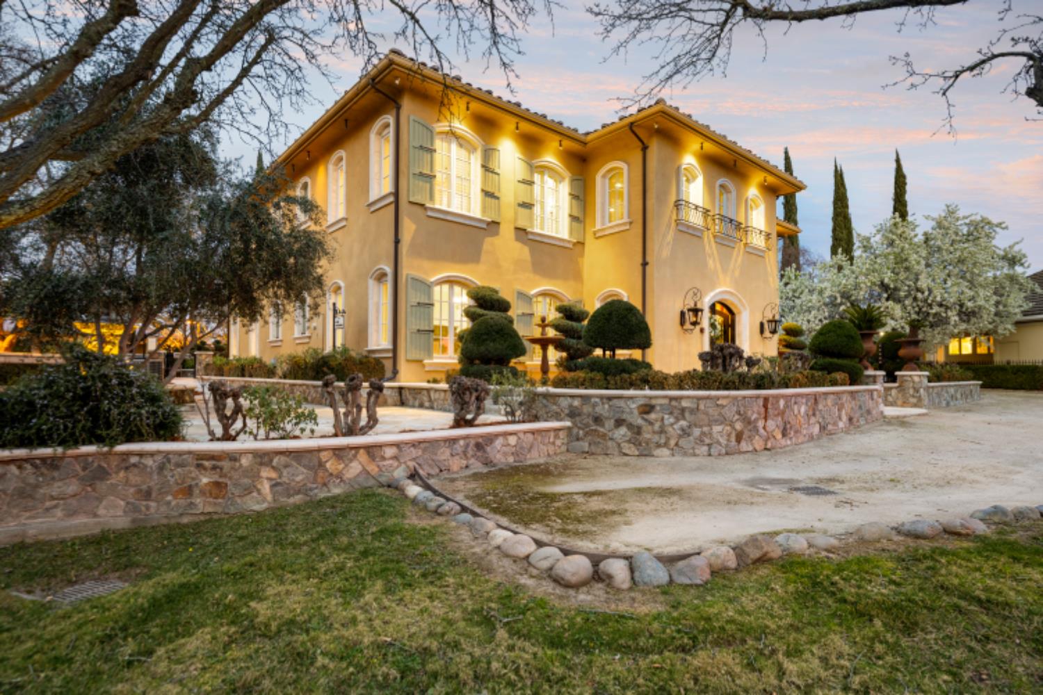 1210 Arden Hills Lane