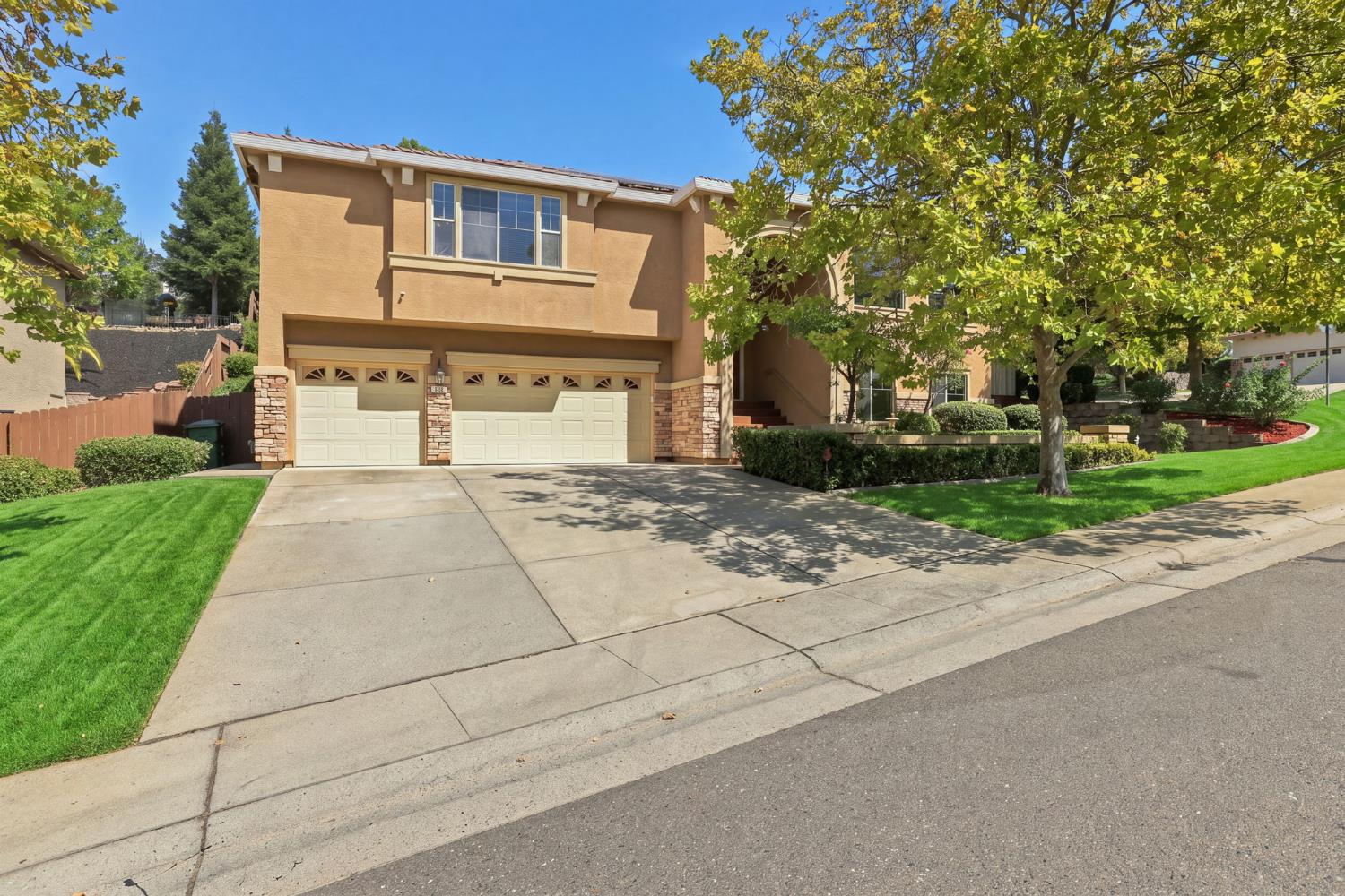 400 Listowe Drive