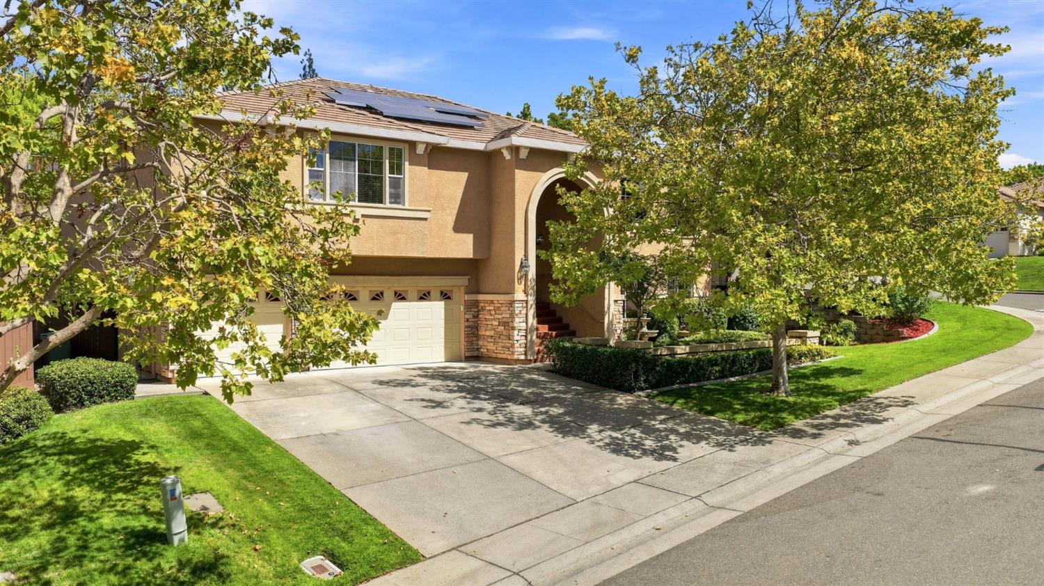400 Listowe Drive