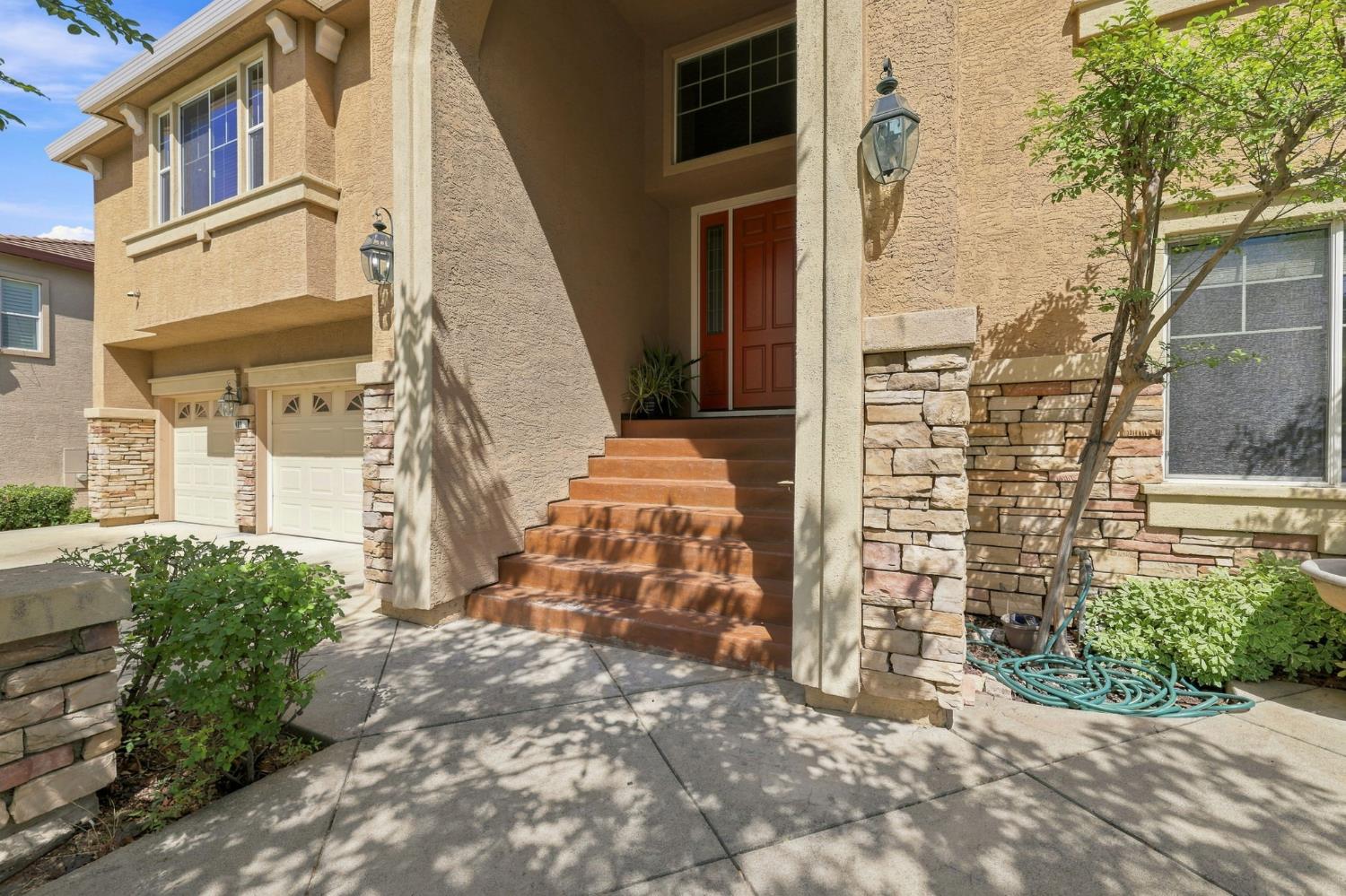400 Listowe Drive