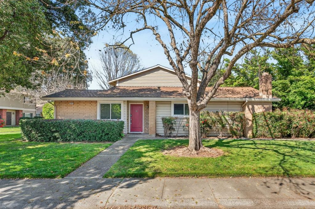 Photo of 8187 La Riviera Drive, Sacramento, CA 95826 (MLS # 226033178)
