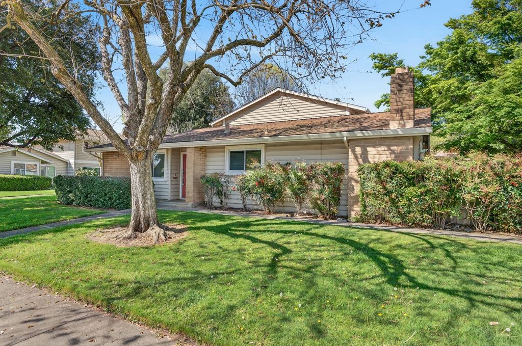 Photo of 8187 La Riviera Drive, Sacramento, CA 95826 (MLS # 226033178)