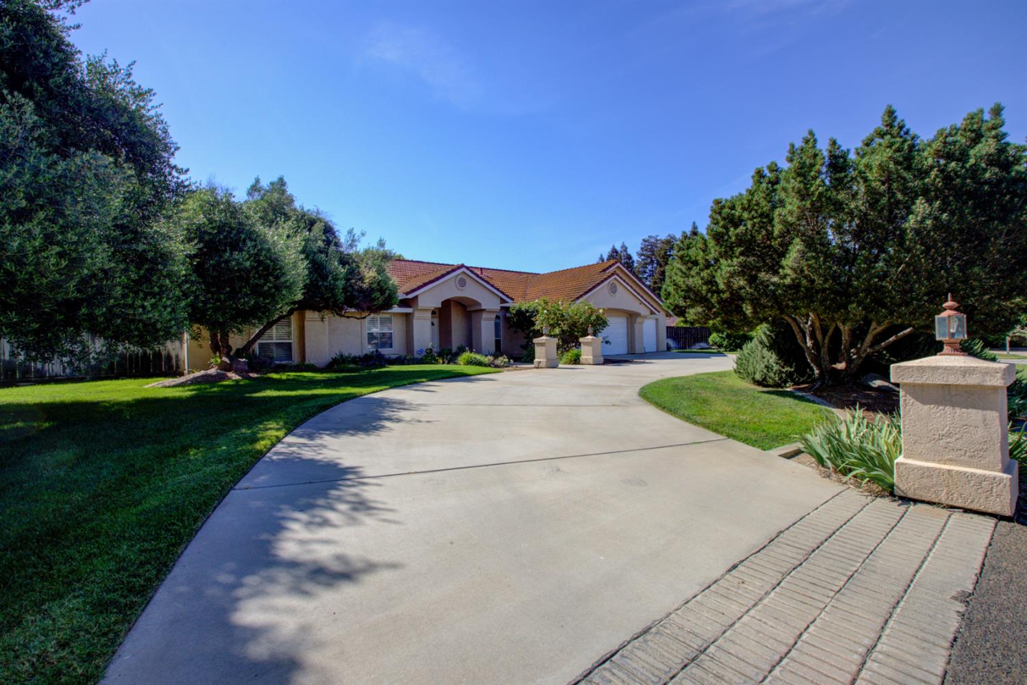 2696 Clydesdale Avenue