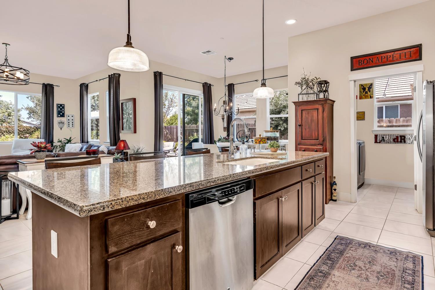 Los Banos, California 93635, United States, 3 Bedrooms Bedrooms, ,2 BathroomsBathrooms,Residential,Active,236557