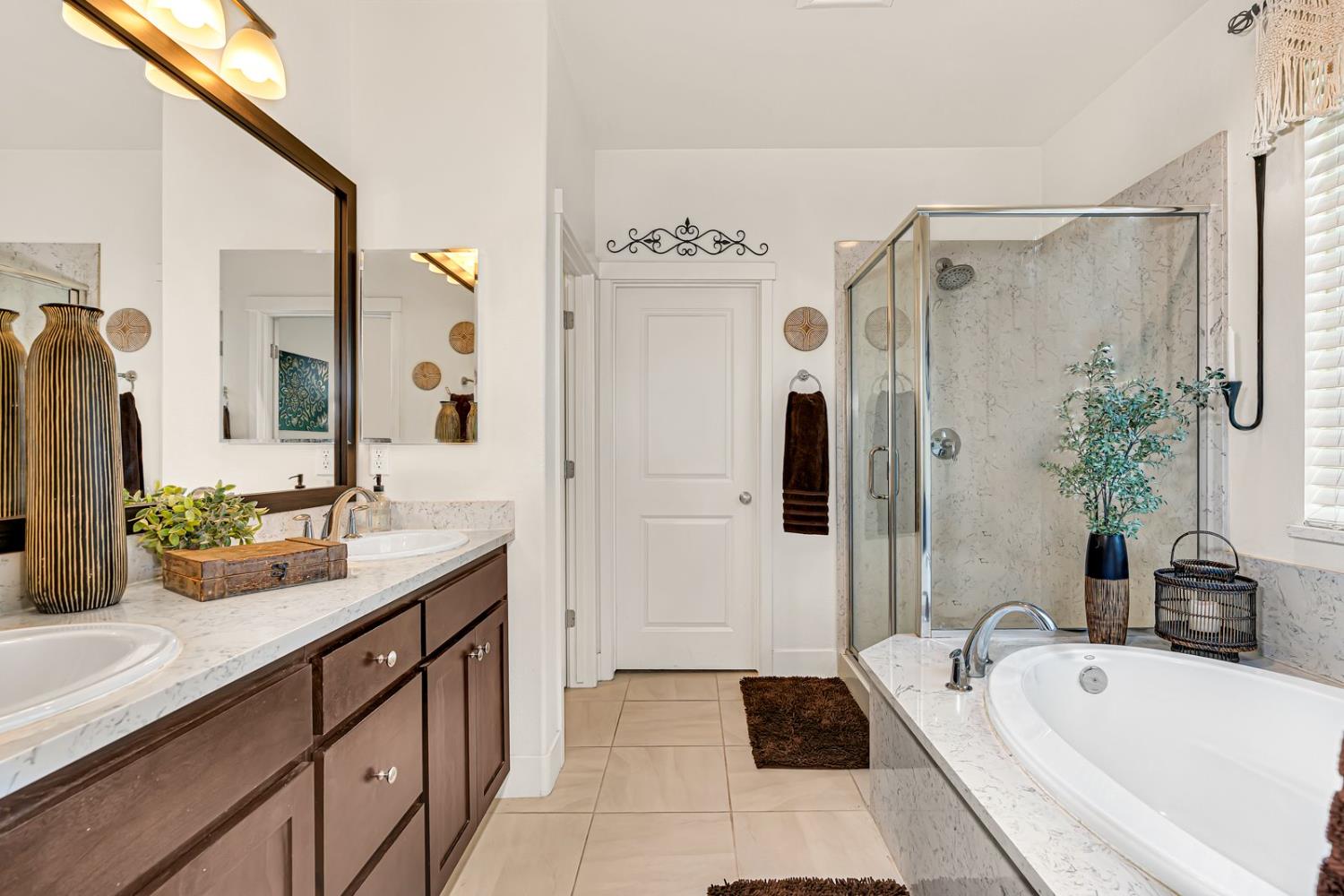 Los Banos, California 93635, United States, 3 Bedrooms Bedrooms, ,2 BathroomsBathrooms,Residential,Active,236557