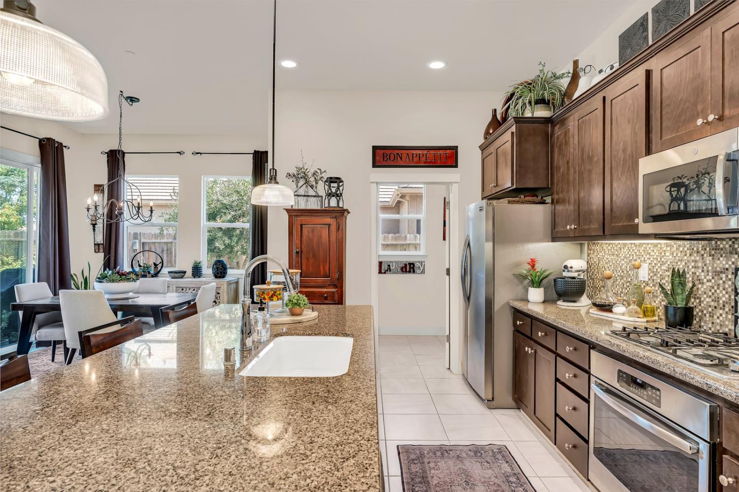 Los Banos, California 93635, United States, 3 Bedrooms Bedrooms, ,2 BathroomsBathrooms,Residential,Active,236557