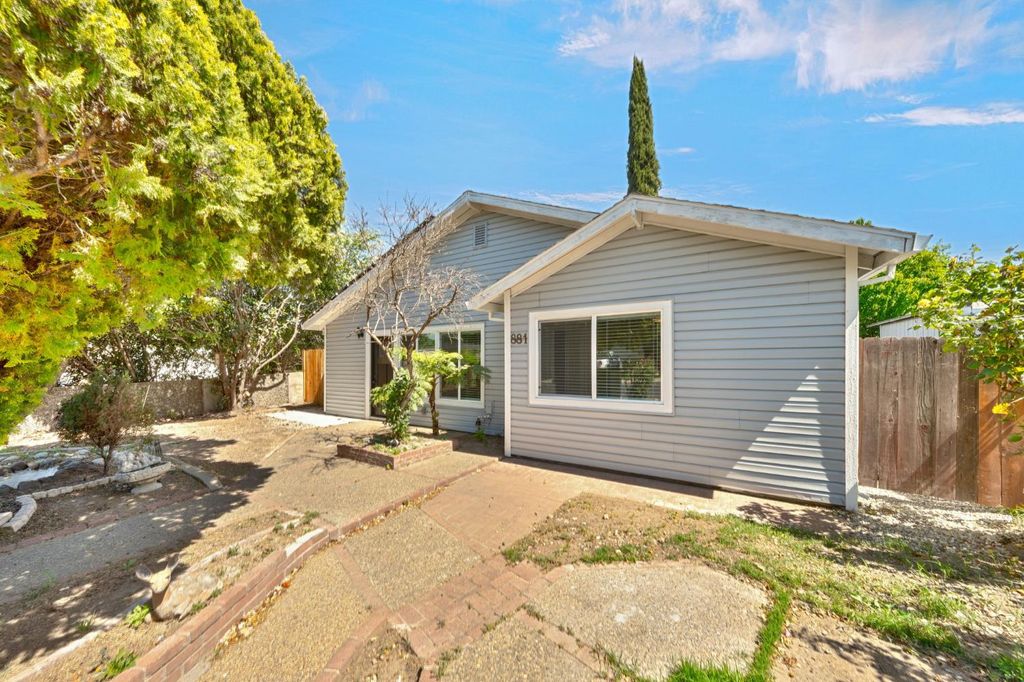 Photo of 881 Reuter Drive, West Sacramento, CA 95605 (MLS # 226044229)