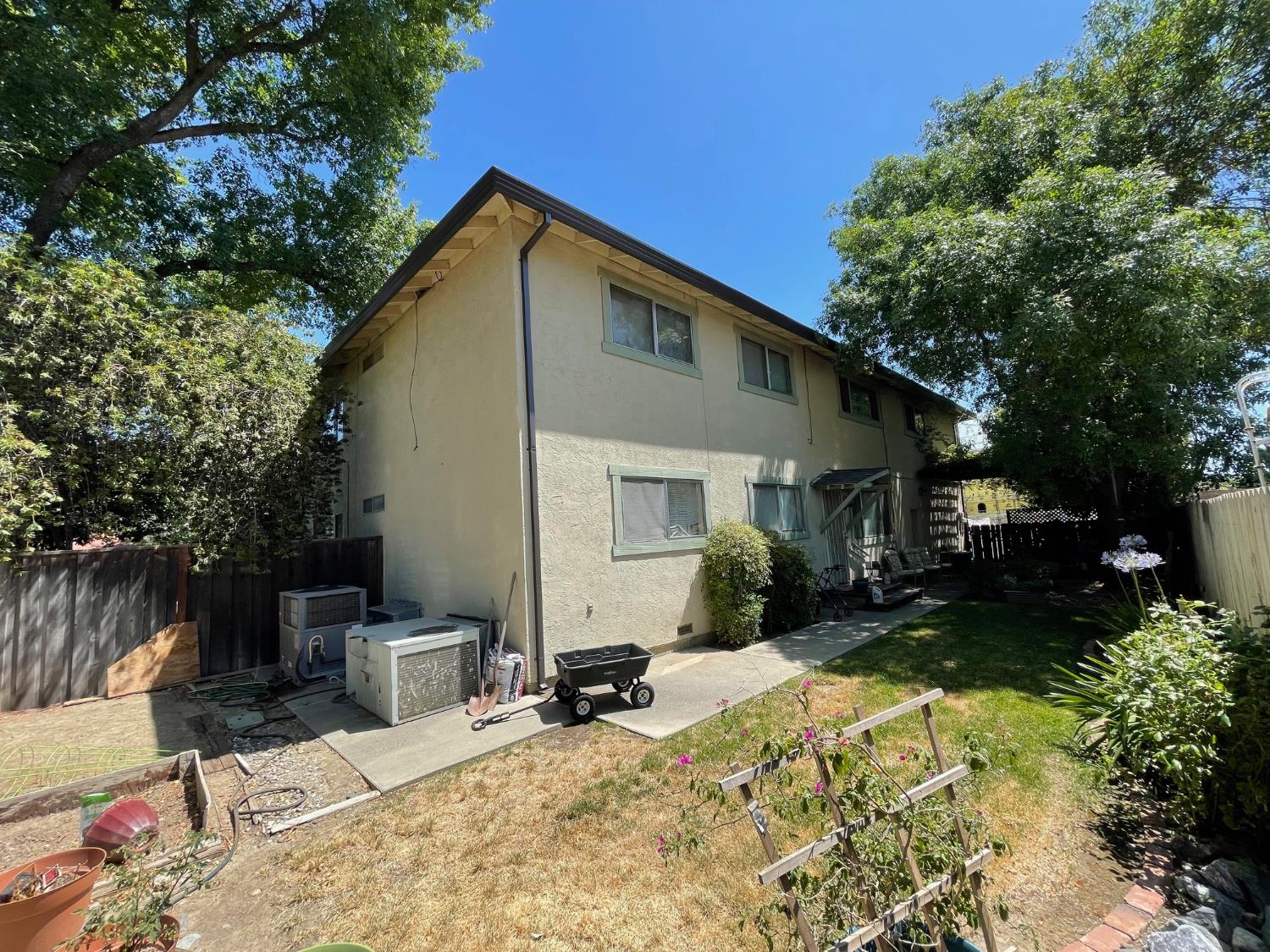 648 California Street