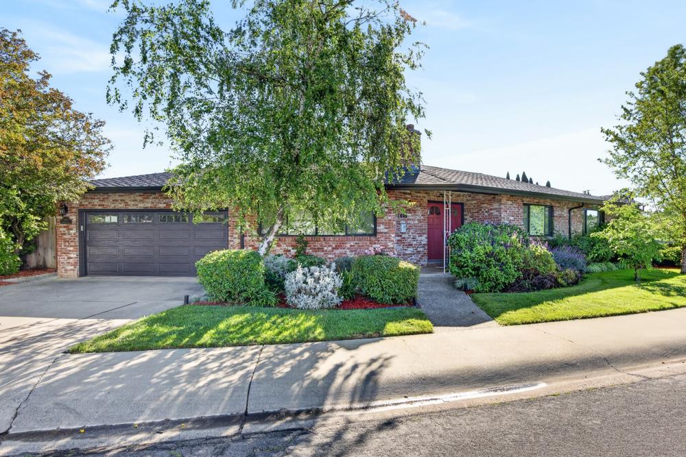 1405 Madrone Way