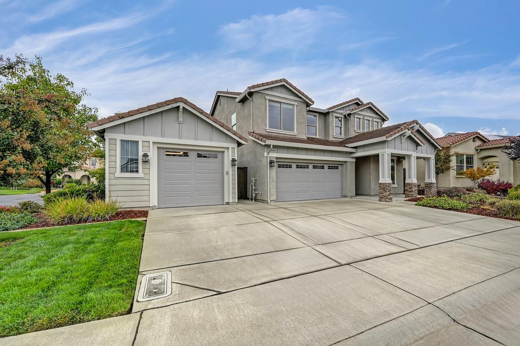 3809 Fenway Circle